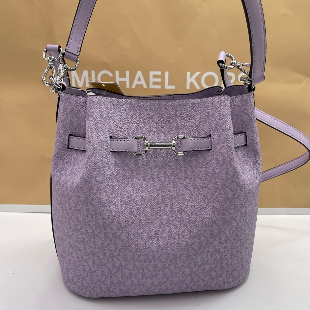 MICHAEL KORS Carson Md Logo Convertible Bucket Crossbody Shoulder
Lt Quartz
NWT